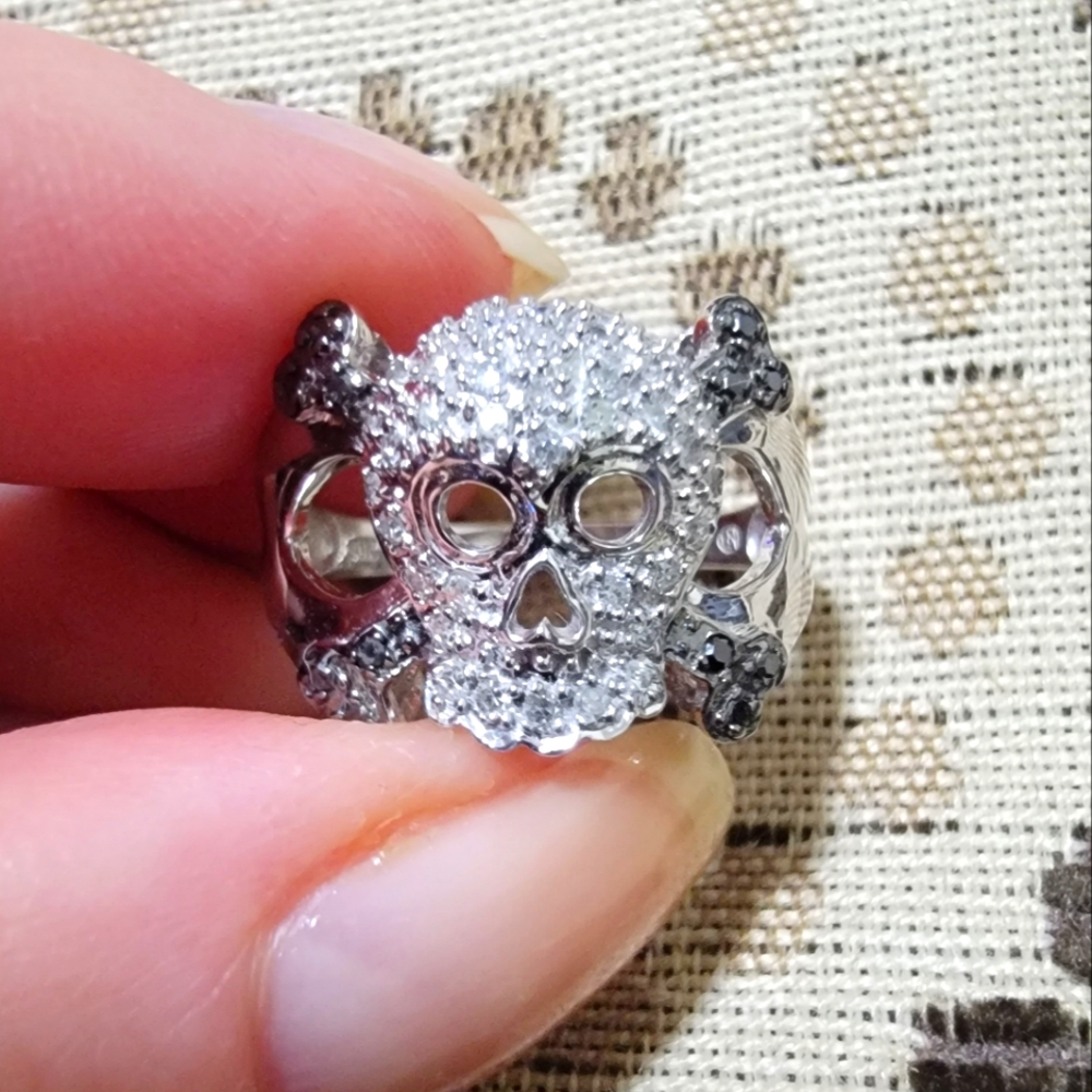 Unique Skull and Crossbones Black n White Diamond White Gold Ring size 7